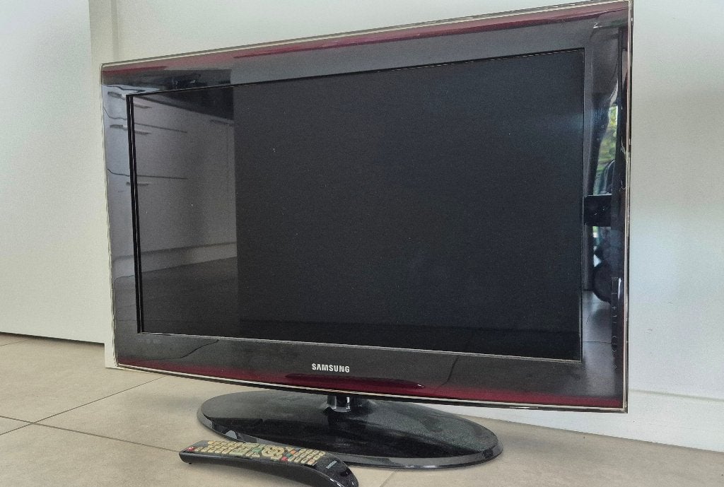 Samsung 32 inch Full HD TV + afstandsbediening, Ophalen, Zo goed als nieuw, LCD, Samsung