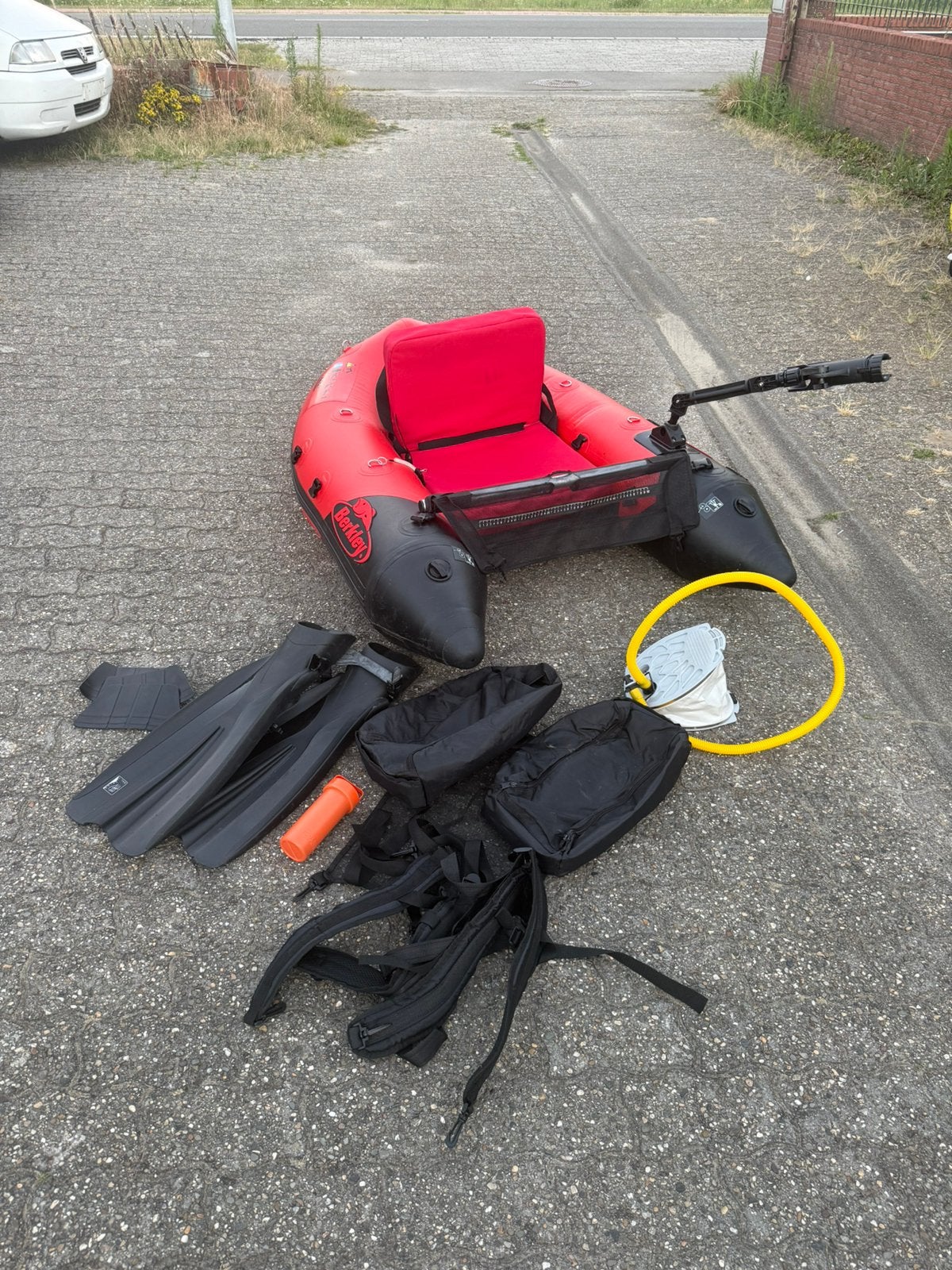 Berkley Belly Boat + Scotty hengelhouder + vinnen + pomp, Ophalen, Zo goed als nieuw, Overige typen