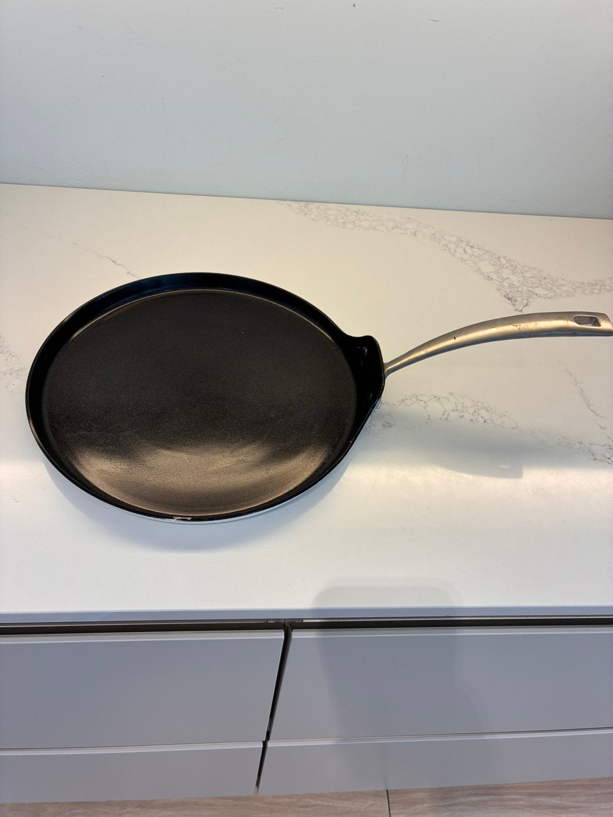Crepière aubecq 32cm revetement ceramique, Enlèvement, Comme neuf