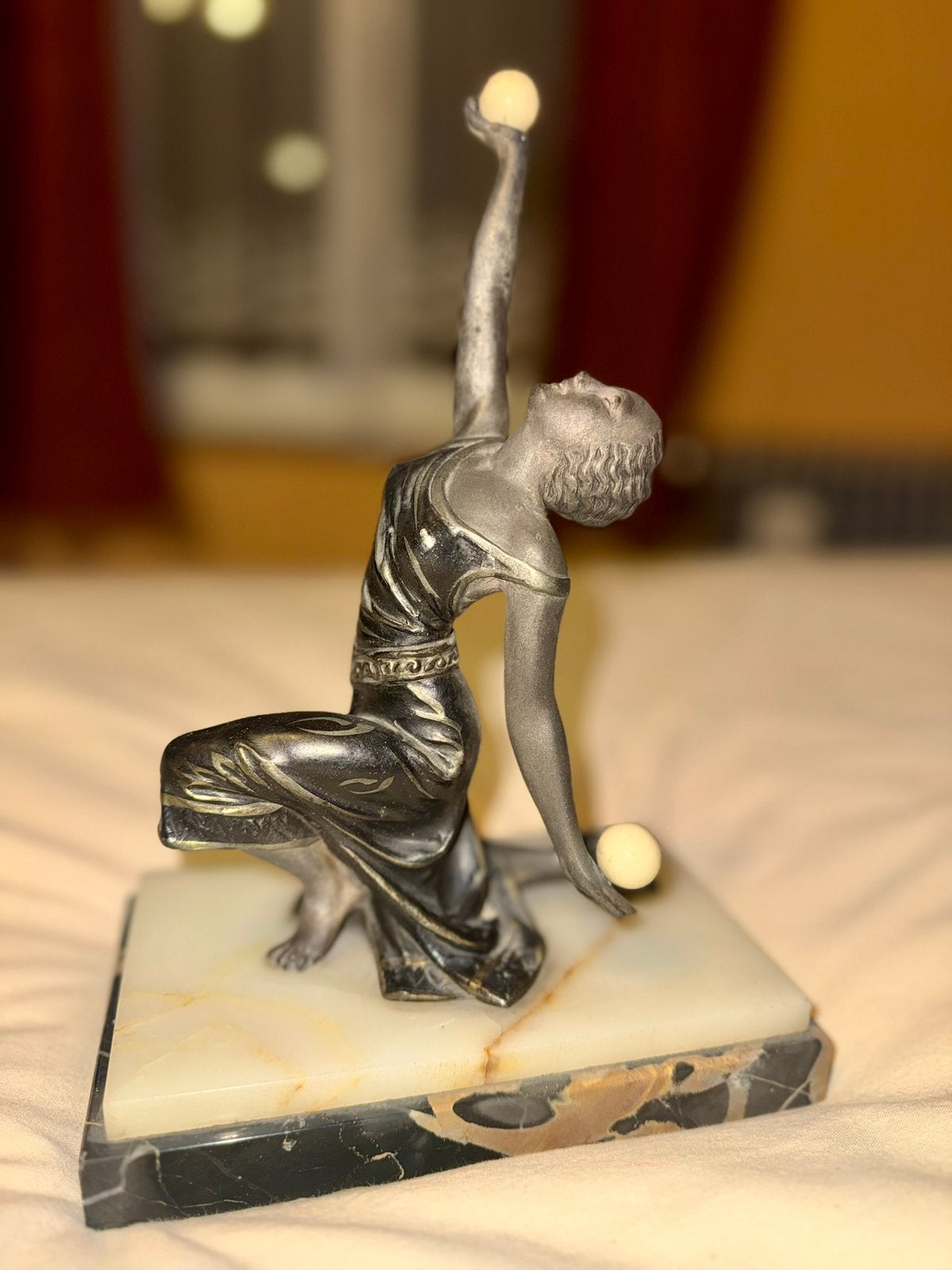 Standbeelddanseres met jeu de boules, Ophalen