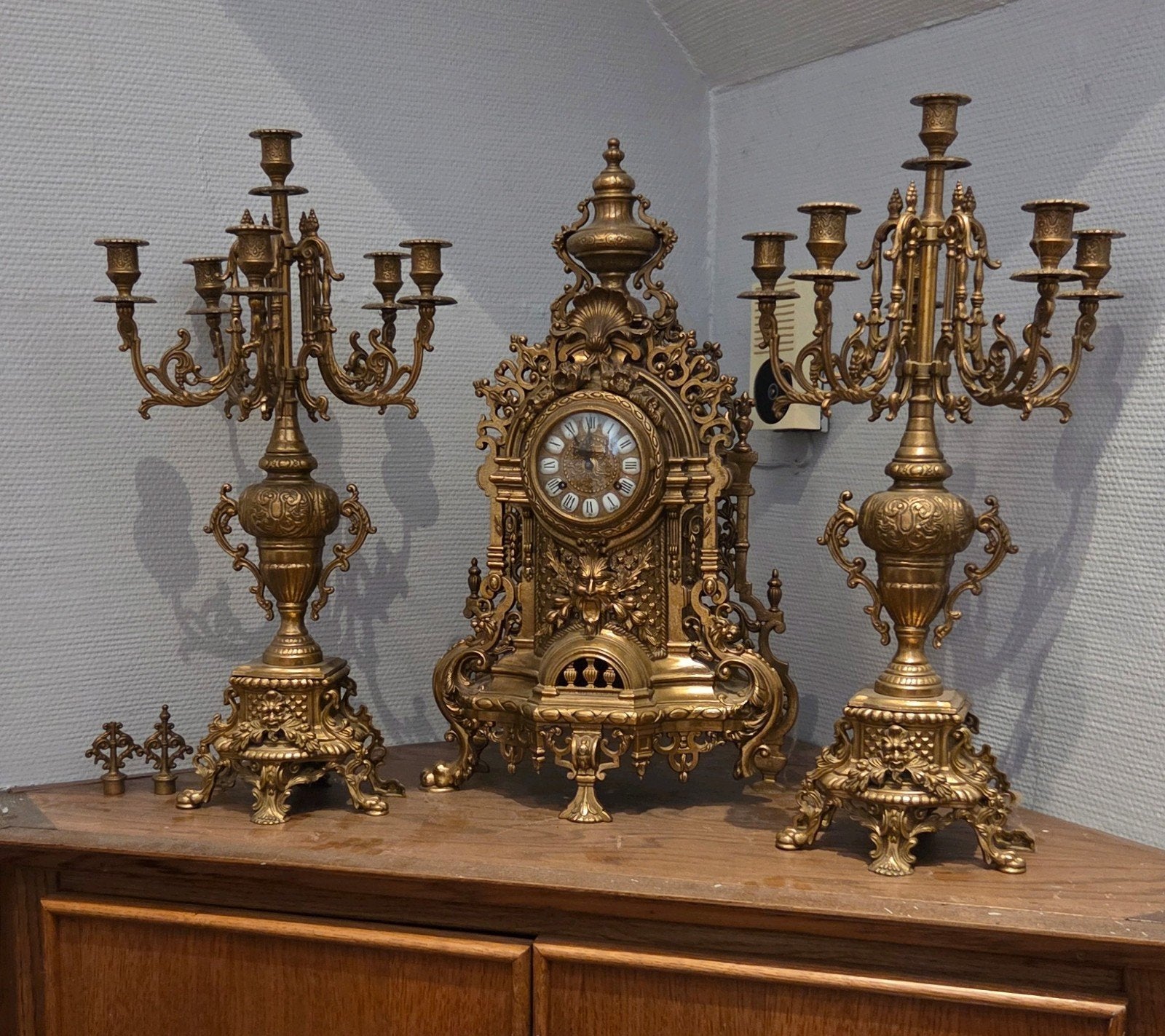 Antieke bronzen pendule met 2 kandelaars, Ophalen of Verzenden