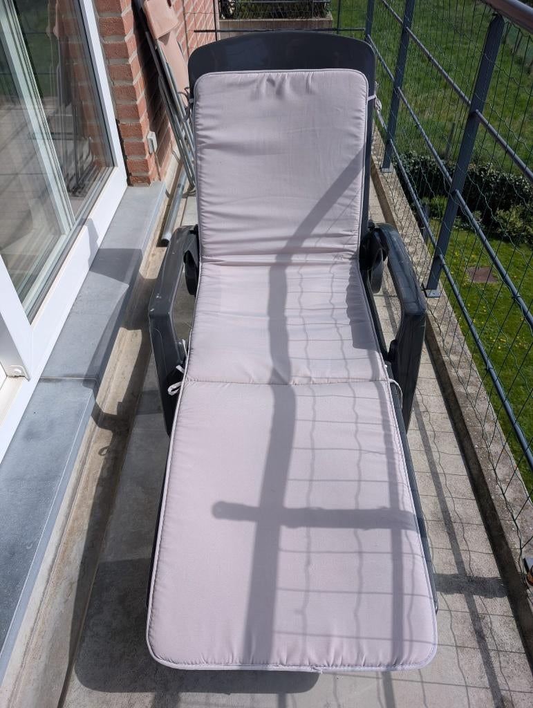 Bain de soleil et matelas compris, Enlèvement, Utilisé, Autres matériaux, Mobile