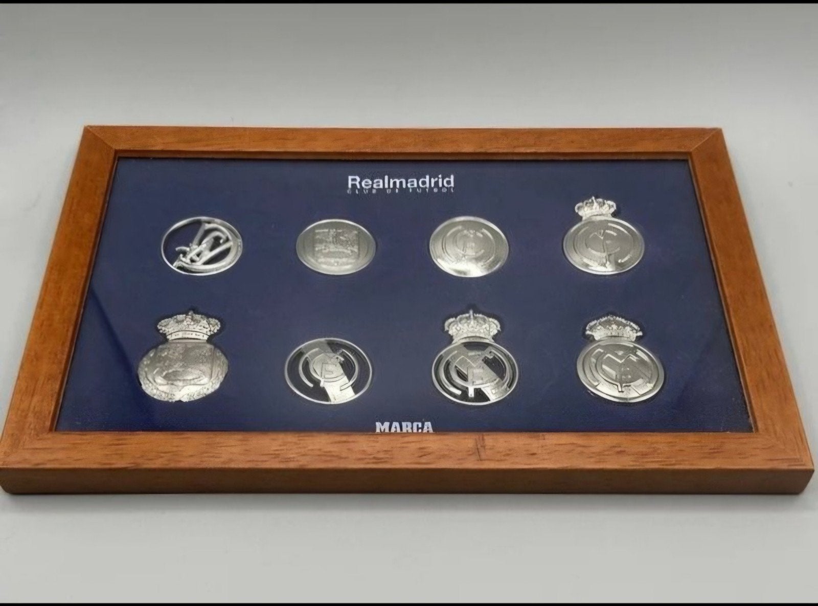 Real madrid pins, Ophalen