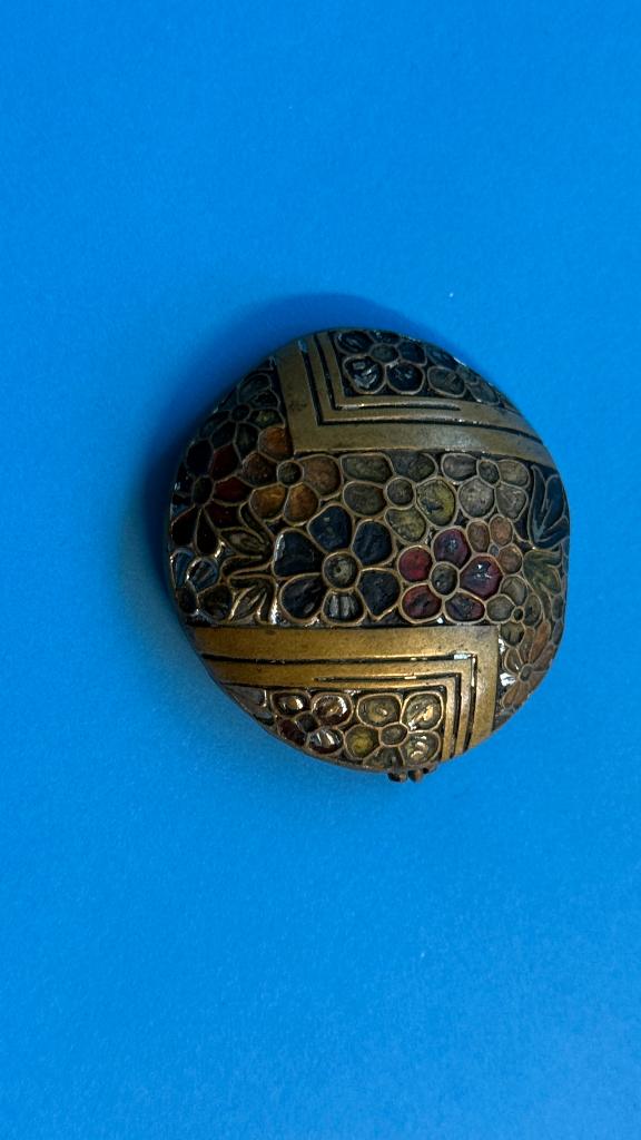 Broche vintage caractéristique avec technique cloisonnée, Enlèvement ou Envoi, Autres couleurs, Moins de 4 cm, Cuivre