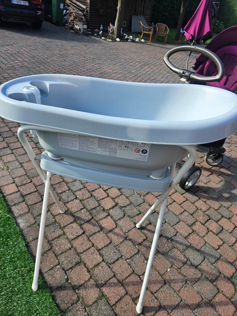 Babybadje en zitje om in te liggen, Badje