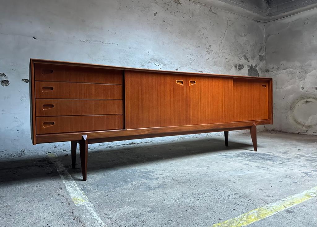 Vintage Oswald Vermaercke XL Dressoir V-Form Belgisch design, Huis en Inrichting, Kasten | Dressoirs, Ophalen, Zo goed als nieuw