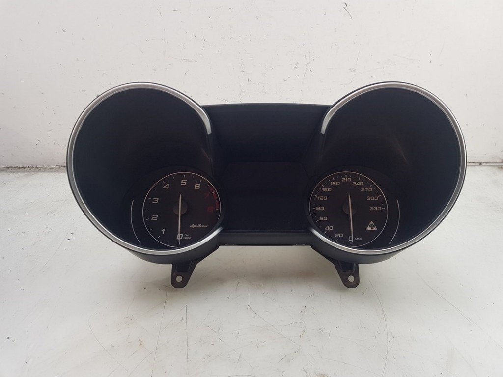 COCKPIT Alfa Romeo Giulia (952) (|50549182|50559577|), Dhr. J. Ham, Gebruikt, Administratie@autoham.nl, Alfa Romeo