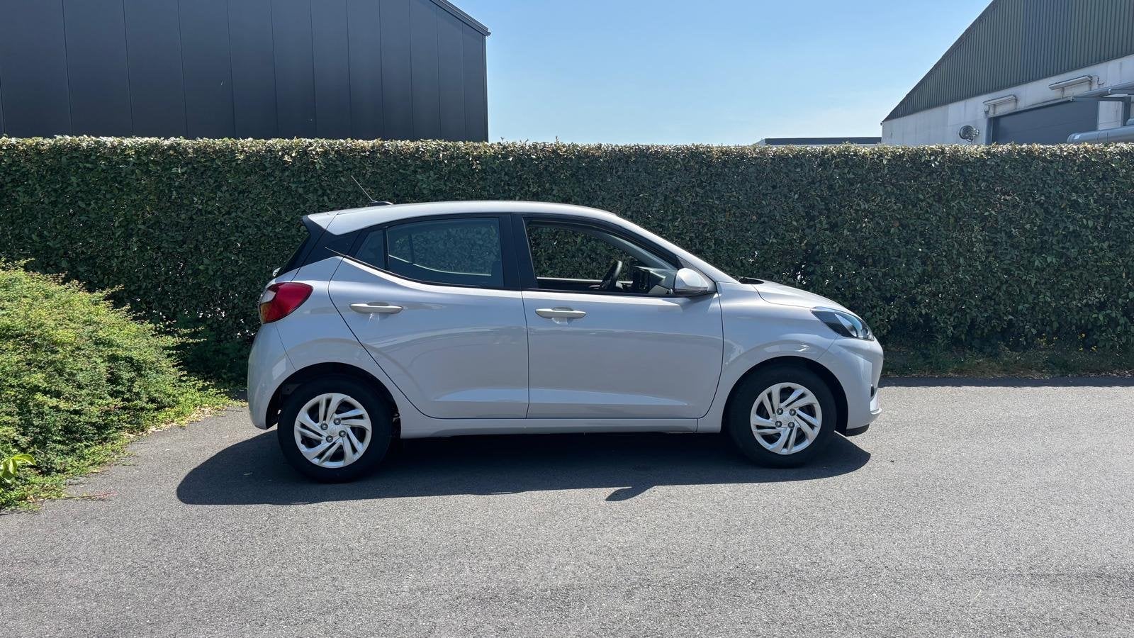 Hyundai i10 1.0 TWIST 63 M5 (bj 2025), Auto's, 4 zetels, Stof, Zwart, Bedrijf