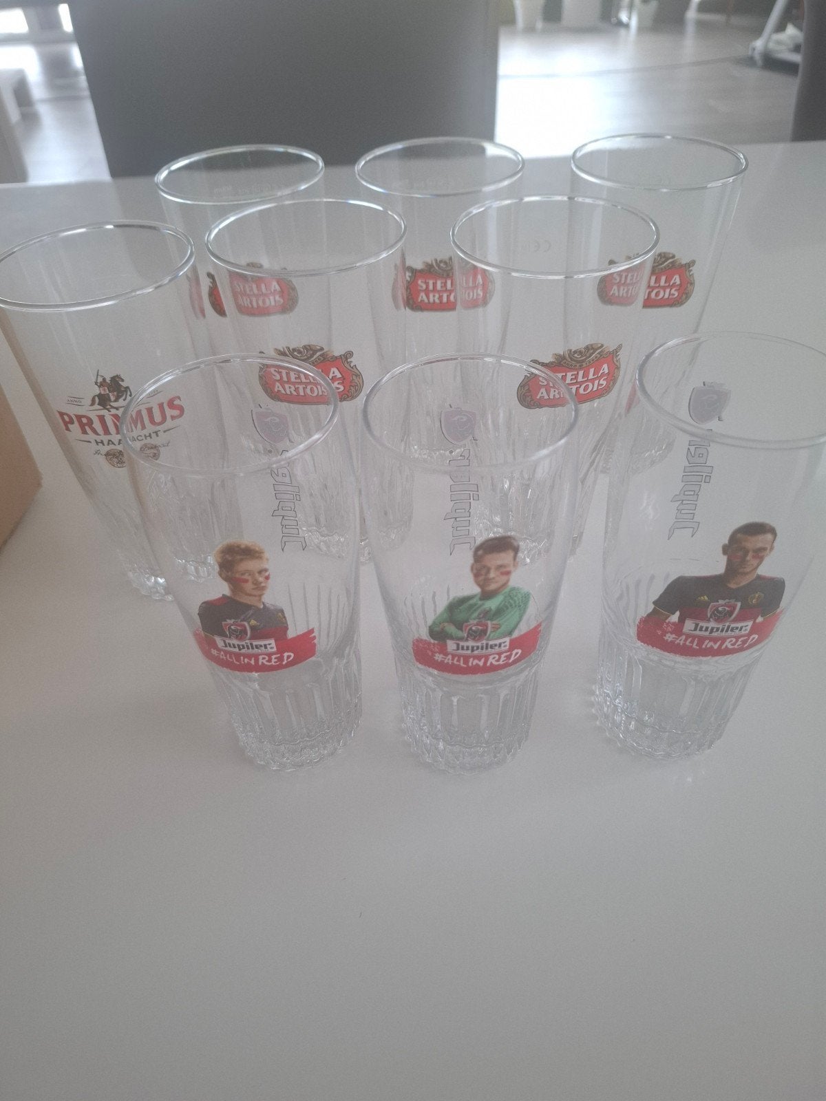 9 bierglazen, Ophalen