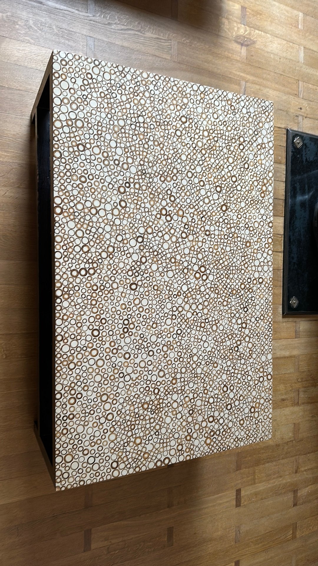 Table basse en bambous incrustés résine blanche, Maison & Meubles, Enlèvement, Utilisé