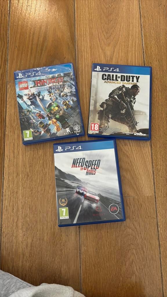 Ps 4 avec 3 jeux de bonne qualité avec deux manettes, Online, Enlèvement ou Envoi, 2 joueurs, Comme neuf