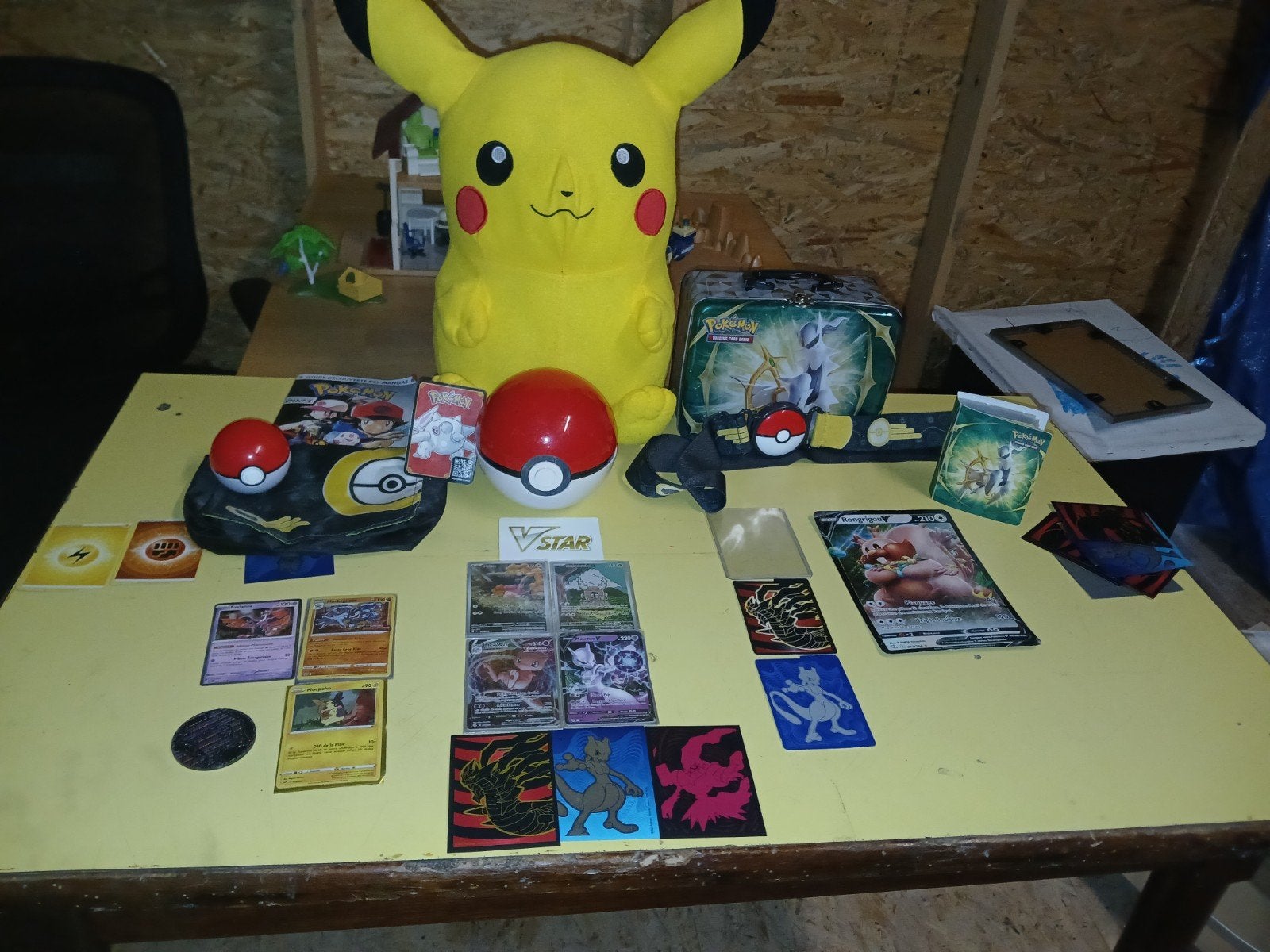 carte pokemon et boîte plus doudou, Enlèvement, Comme neuf, Autres types
