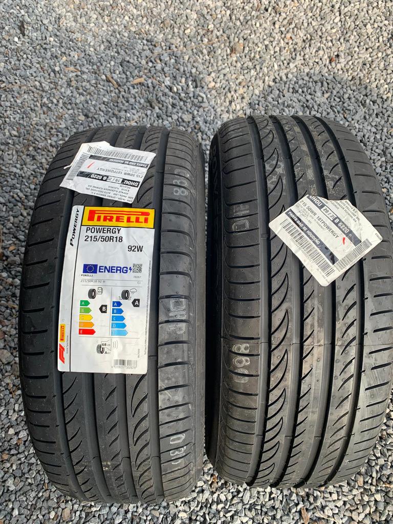 2 Pneus NEUFS Pirelli, Autos : Pièces & Accessoires, Pneus & Jantes, Neuf, 215 mm, Véhicule de tourisme, Pneus été