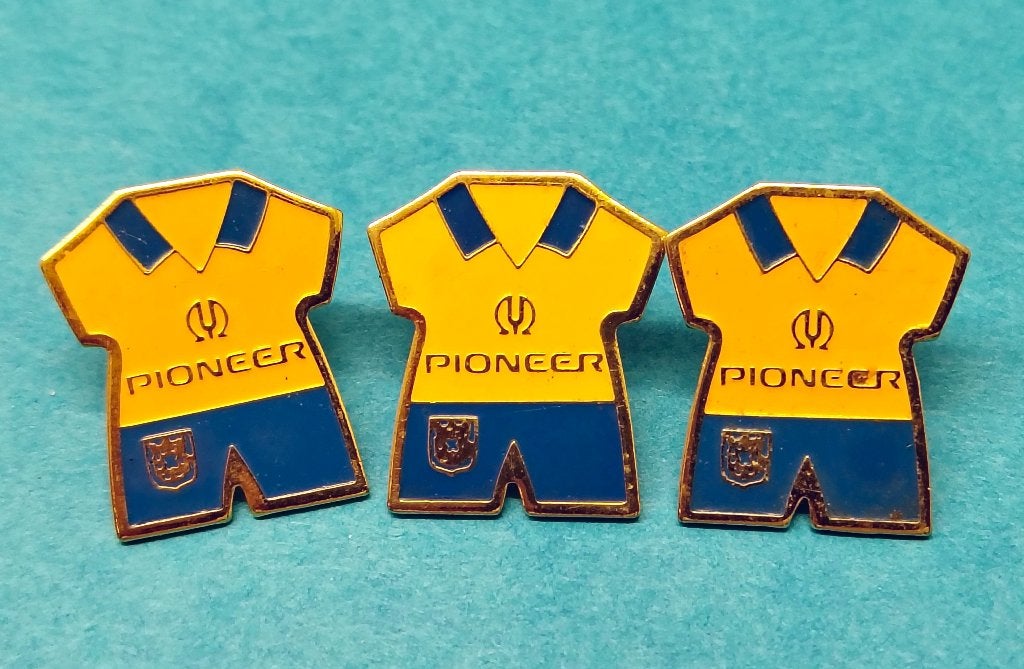 1992-93 sk beveren pioneer collectie  3 pins voetbal belgië, Enlèvement ou Envoi, Autres types