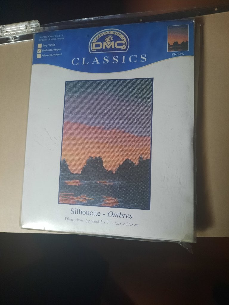 Kit point de croix - DMC Classics - Sihouette-Ombres K5525, Enlèvement ou Envoi, Neuf, Broderies à la main, Set à broder