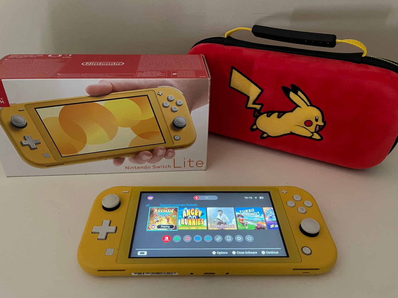 Nintendo Switch Lite (avec carte SD 256 Go et étui Pikachu), Enlèvement, Comme neuf