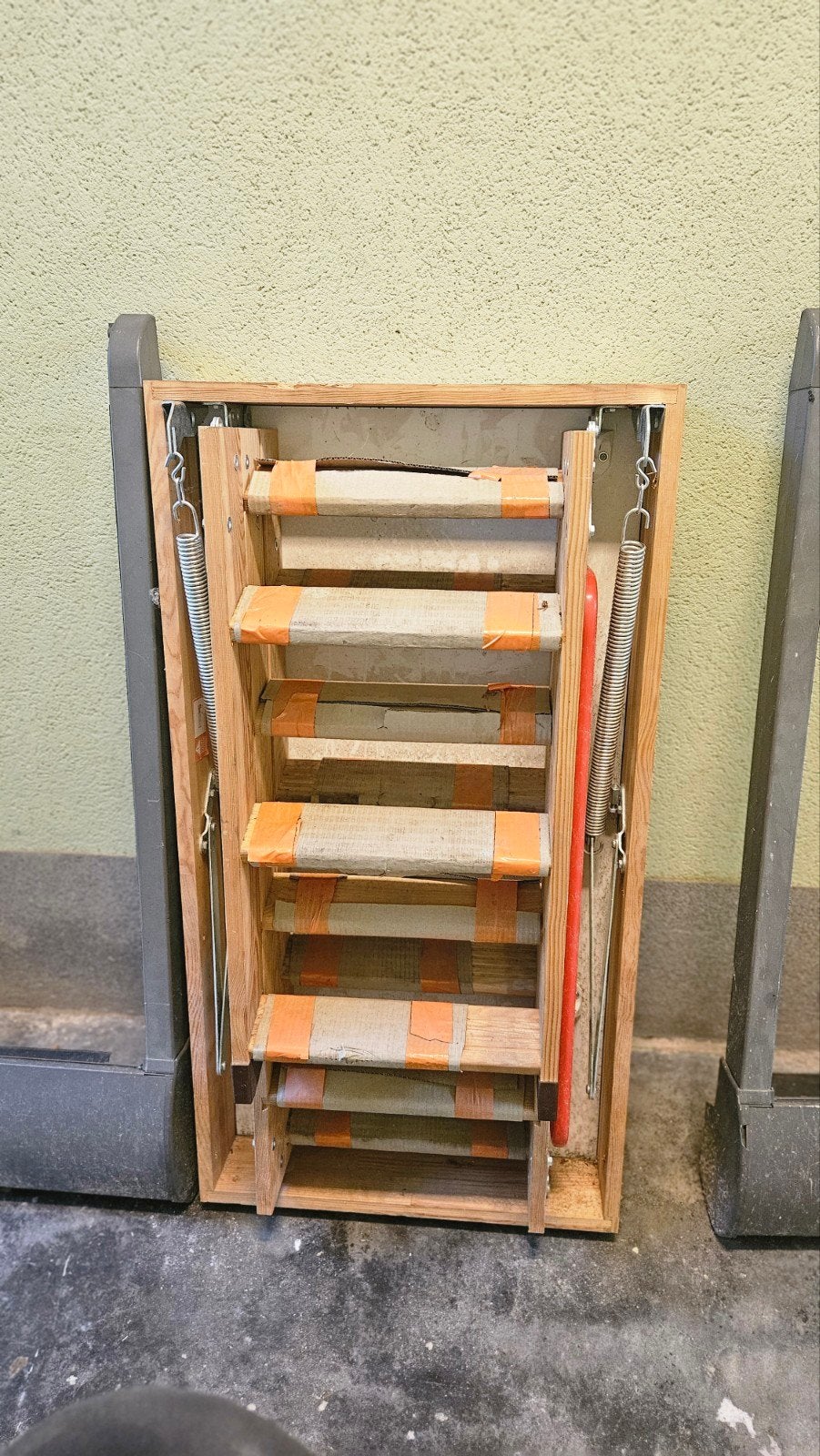 Zoldertrapje met luik, Ophalen