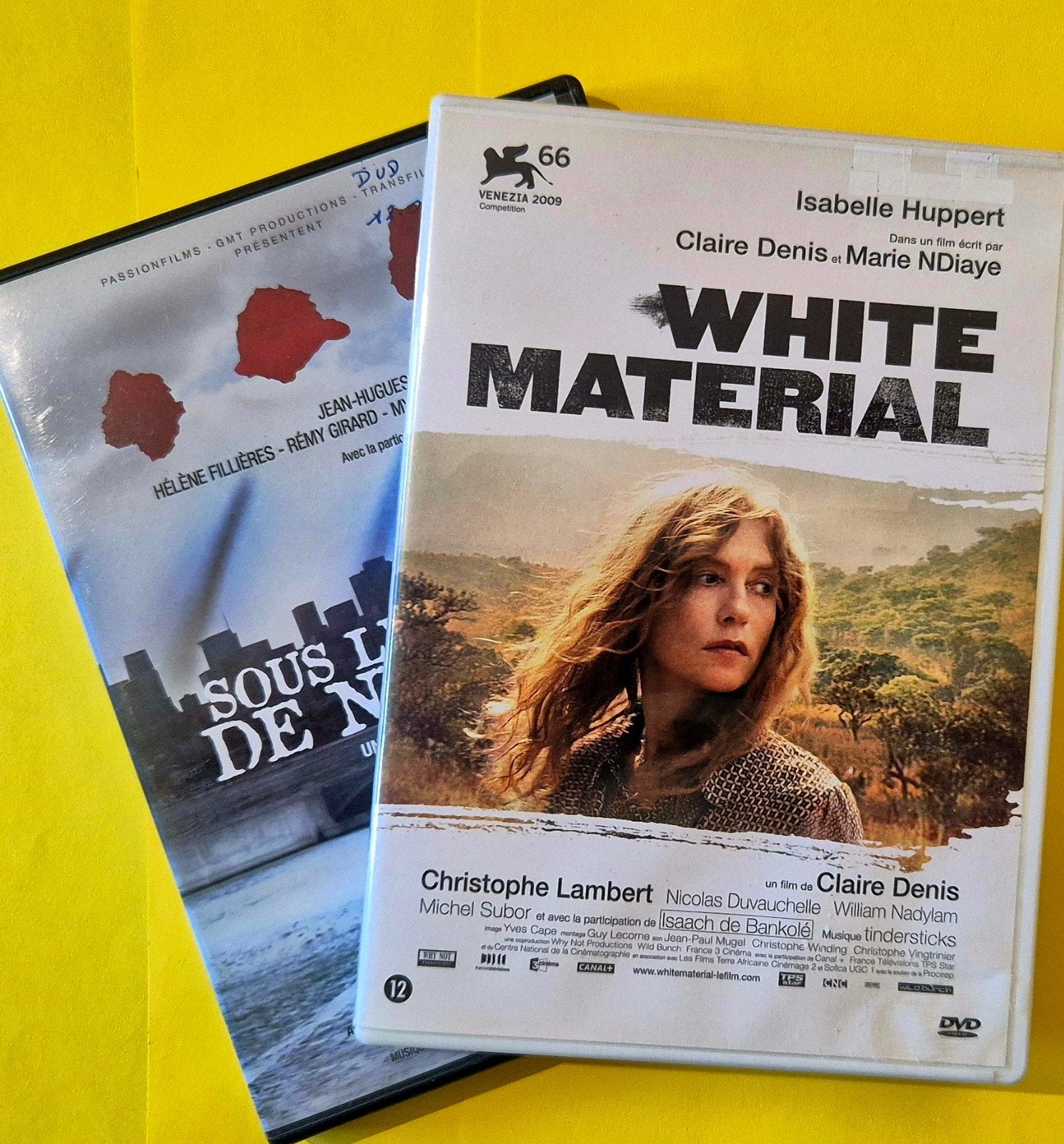 2x DVD 📀 White material + Sous le vent de neptune, Cd's en Dvd's, Dvd's | Drama, Vanaf 12 jaar, Ophalen of Verzenden, Gebruikt