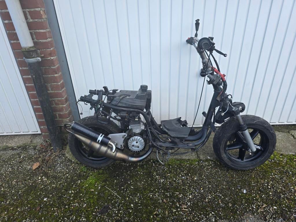 Booster + caroserie bcd rx neuve + 1000€ contre voiture, Aerox, 70 cm³, Comme neuf, Deux-temps