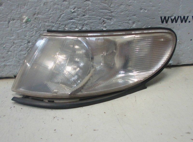 CLIGNOTANT GAUCHE Saab 9-3 I (YS3D) (01-1998/09-2002), Saab-de-info@saabgroup.com, Marienbergstraße  96
90411  Nürnberg, DE, Utilisé