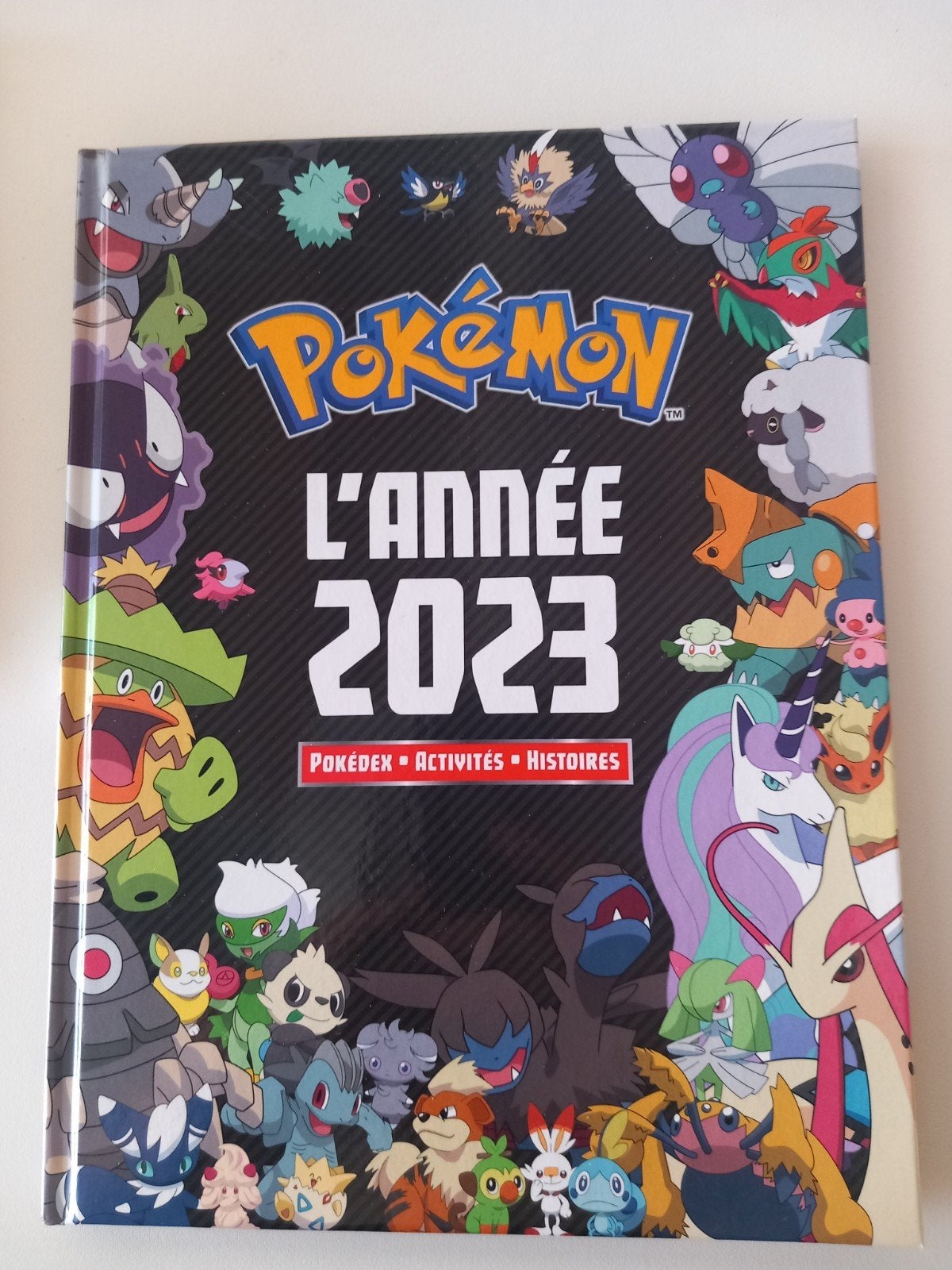Boek Pokémon Année 2023 Pokédex, Ophalen of Verzenden, Zo goed als nieuw, Boek of Gids