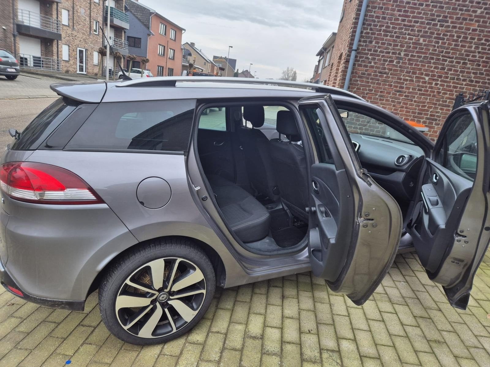 Renault Clio station te koop, Autos, Achat, Boîte manuelle, Noir, 5 portes