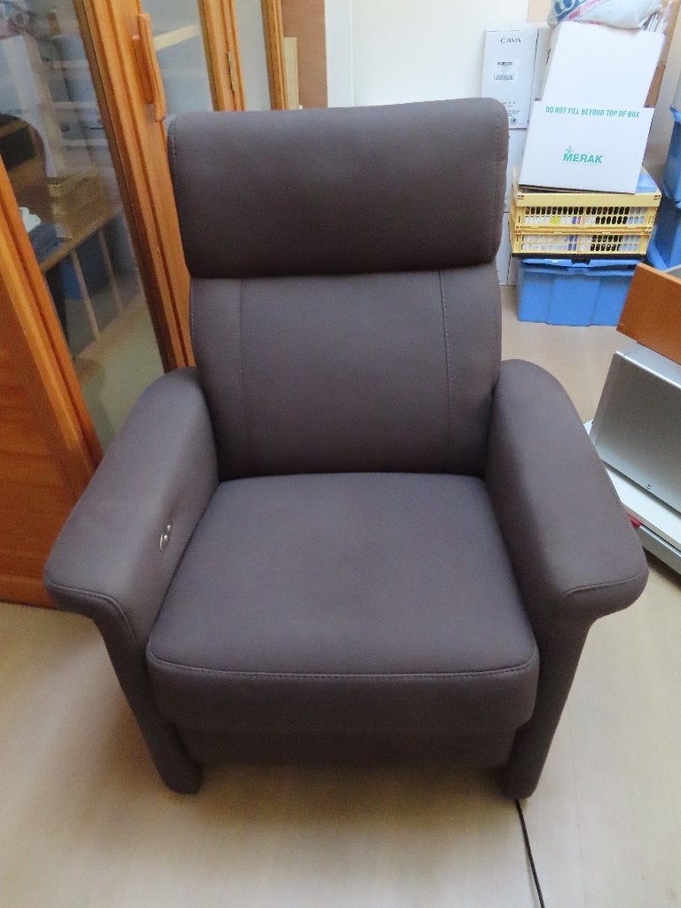 Elektrische zetel met sta-recht functie, Maison & Meubles, Canapés | Salons, Moins de 150 cm, Enlèvement, Cuir, Une personne