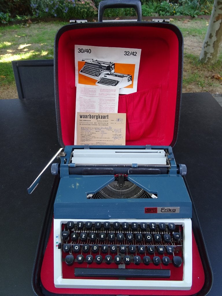 Vintage draagbare typemachine van het merk Erika, Diversen, Typemachines, Ophalen of Verzenden, Gebruikt