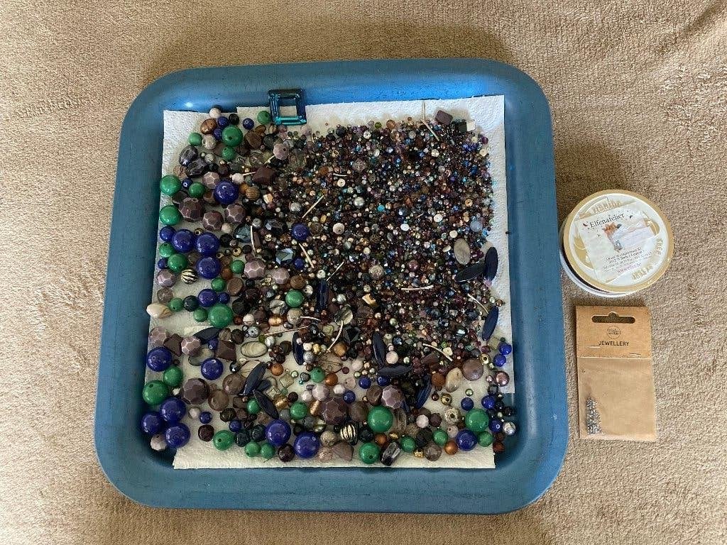 Verschillende soorten pareltjes en kralen + draad, Hobby & Loisirs créatifs, Fabrication de Perles & Bijoux, Enlèvement ou Envoi