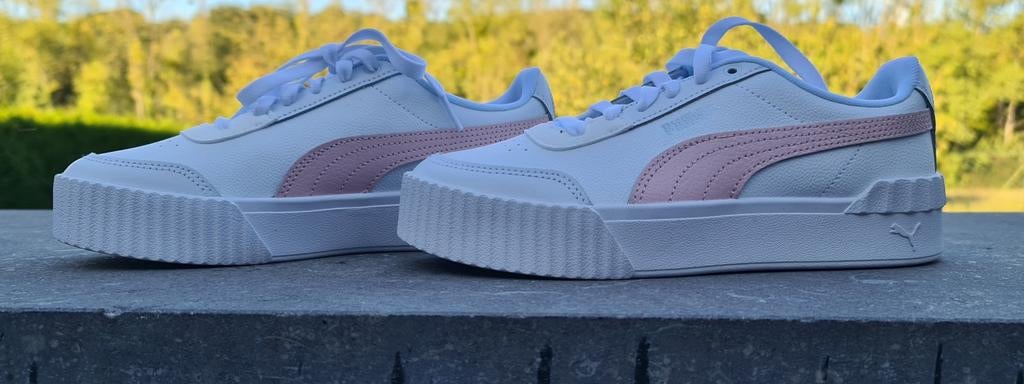 Baskets blanches et rose PUMA neuves, Ophalen, Sneakers