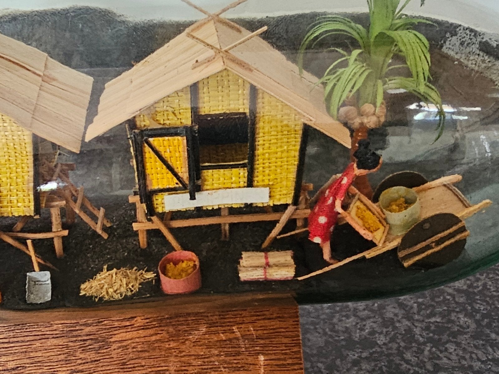 Vintage diorama: Filipijns dorp in een fles, volkskunst, han, Antiek en Kunst, Ophalen of Verzenden