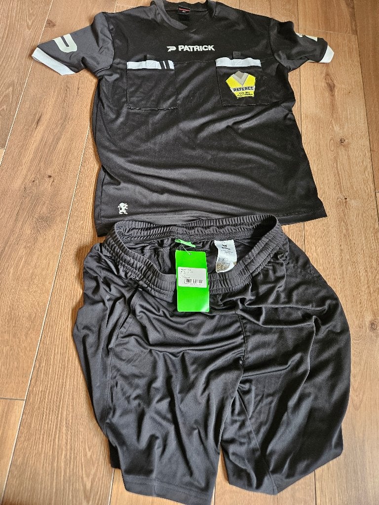 complete outfit voor scheidsrechter, Sports & Fitness, Football, Taille M, Enlèvement, Neuf, Pantalon