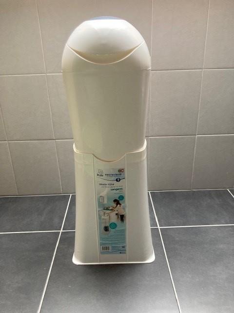 luieremmer Tommee Tippee sangenic tec met base -nieuwstaat-, Kinderen en Baby's, Badjes en Verzorging, Ophalen, Sangenic, Luieremmer