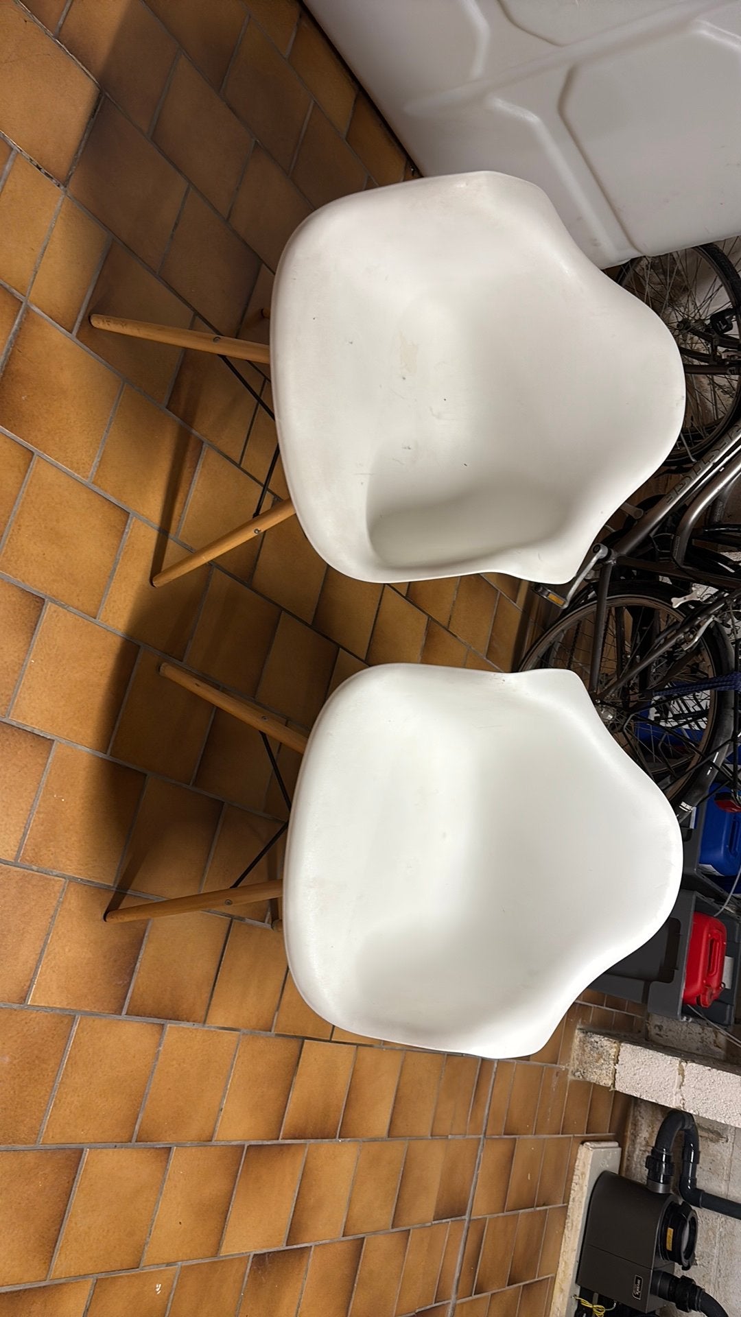 Lot de 2 fauteuils /chaises Eames, Enlèvement, Utilisé, Blanc, Moderne