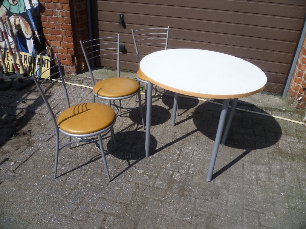 MODERNE TAFEL+3 STOELEN in metaal onderstel, Enlèvement
