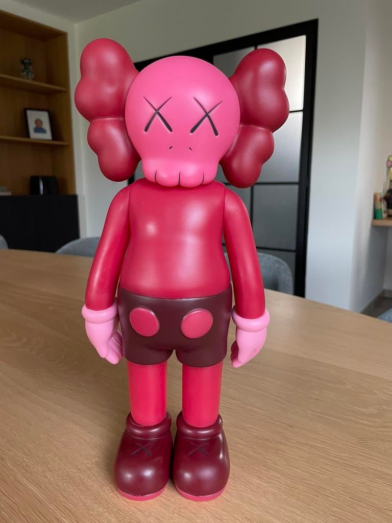 Kaws Companion Red Blush open edition, Enlèvement