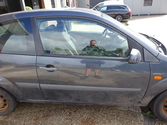Portier 2Deurs rechts van een Ford Fiesta (SEA GREY), Gebruikt, -, Deur, -