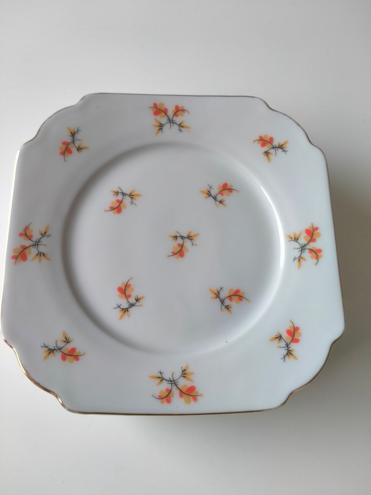 Oude porseleinen dessertbordjes, Ophalen