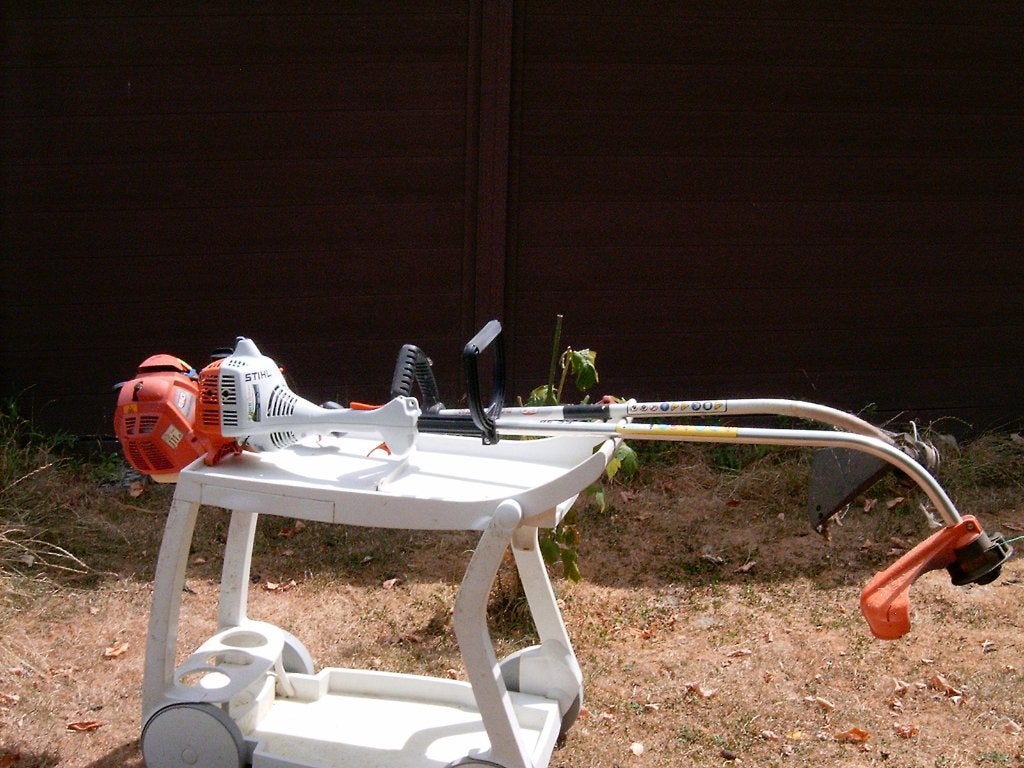 2 débroussailleuses une sthil et une BG 100 euro les 2 ., Jardin & Terrasse, Enlèvement, Utilisé, Essence, STIHL