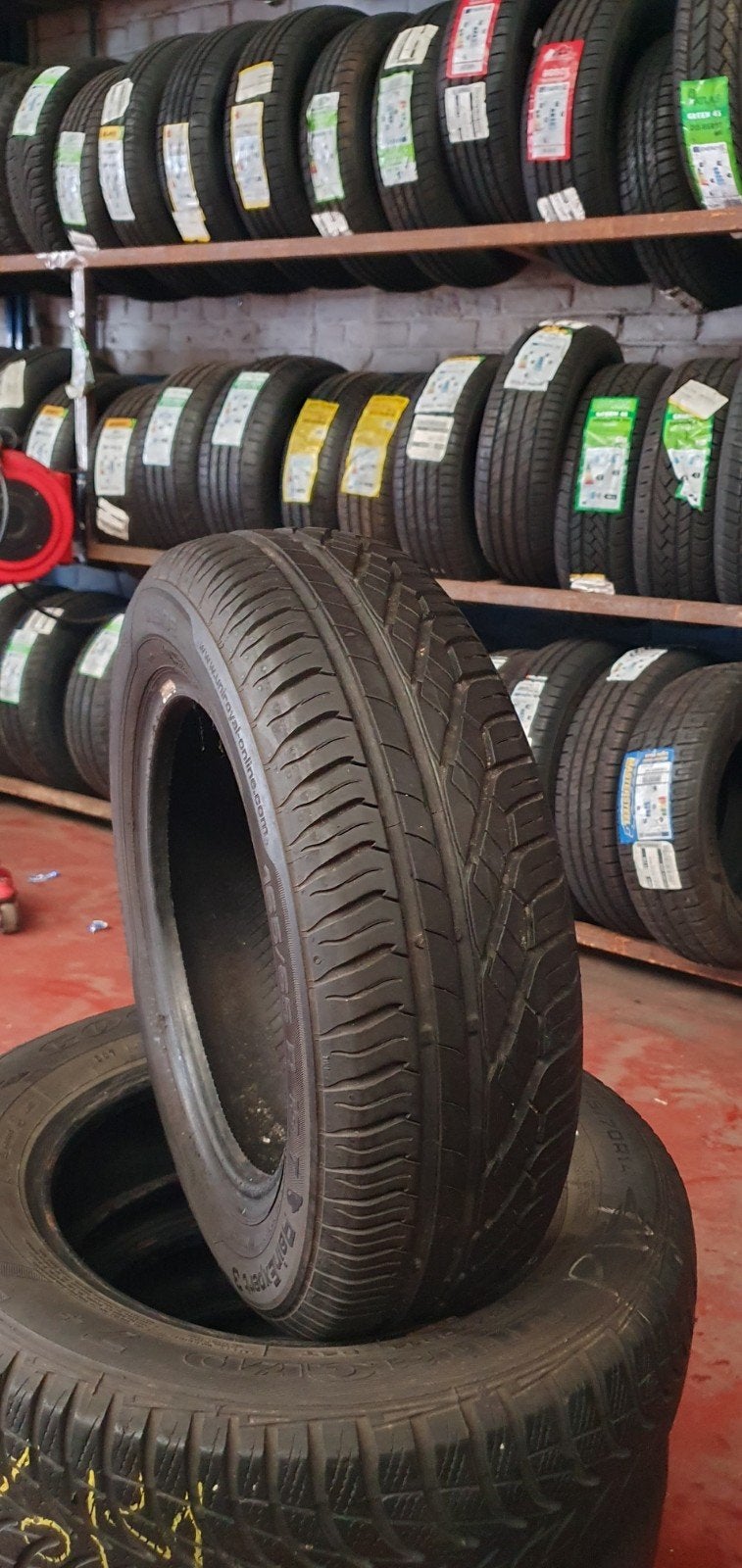 165/65R13 UNIROYAL TOP QUALITÉ AVEC MONTAGE ET ÉQUILIBRAGE, Enlèvement
