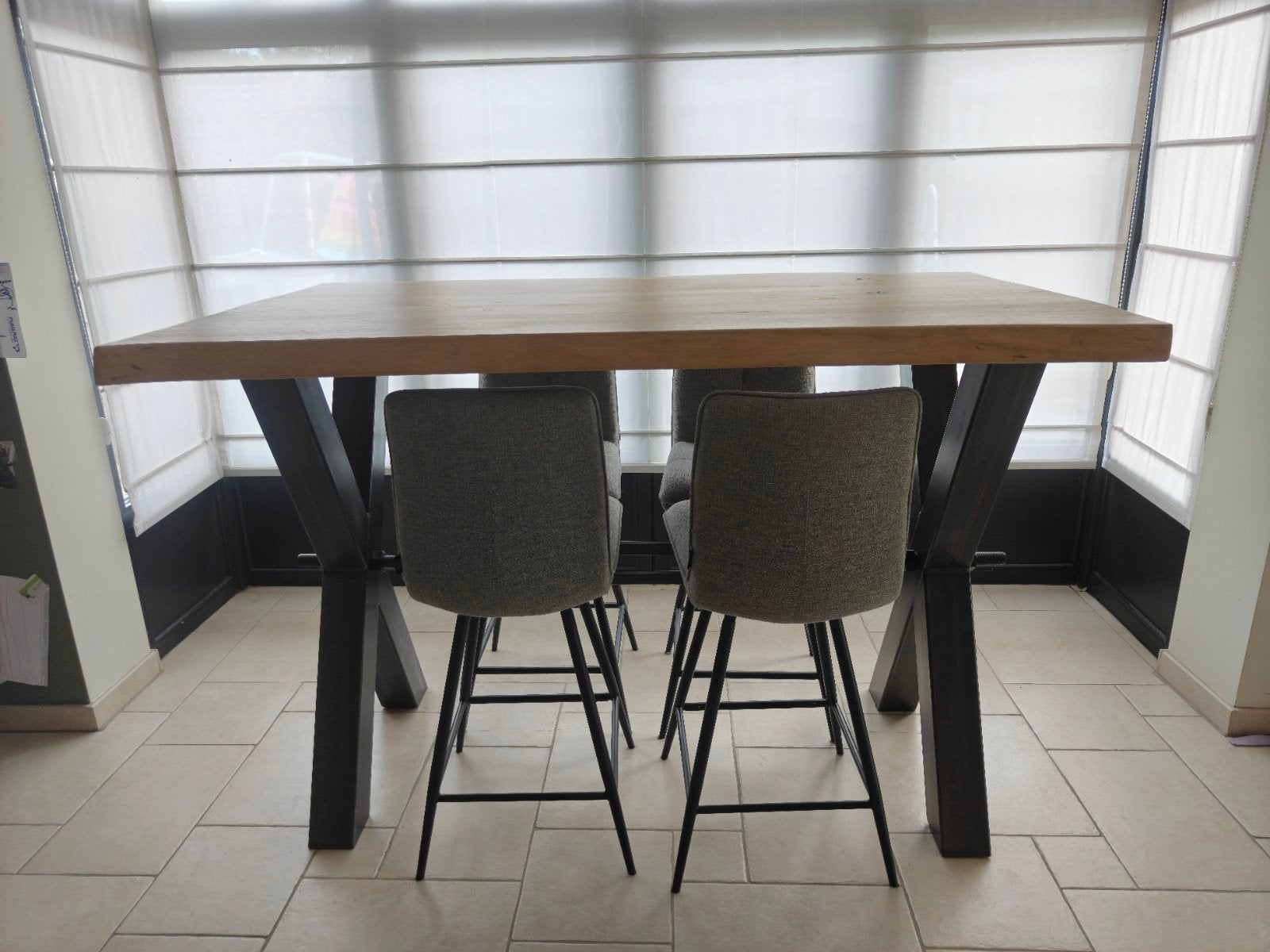 Bartafel + stoelen, Ophalen, Zo goed als nieuw, Inclusief barstoelen