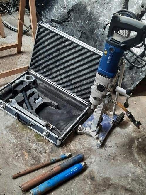 foret diamanté A-2211 carat avec support et forets, 600 watts ou plus, Comme neuf, Enlèvement, Mécanisme de percussion