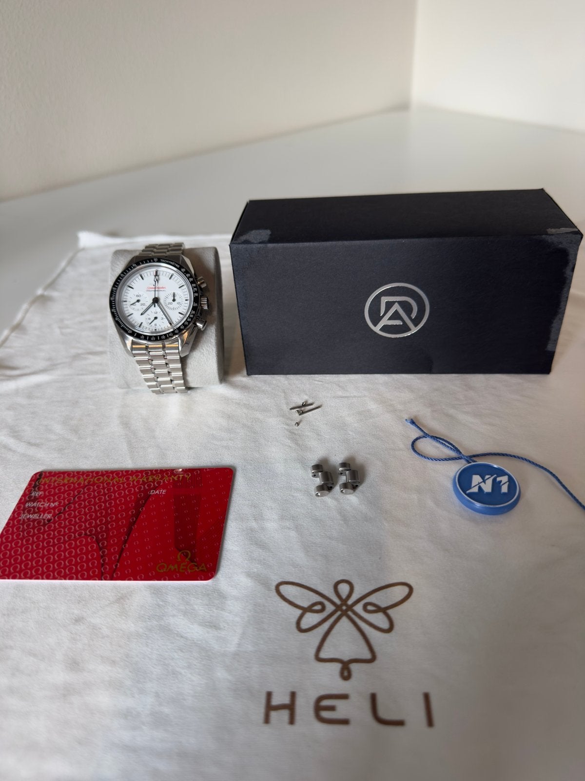N1F Speed Master White 2026, Bijoux, Sacs & Beauté, Montres | Hommes, Montre-bracelet, Autres marques, Enlèvement ou Envoi, Acier