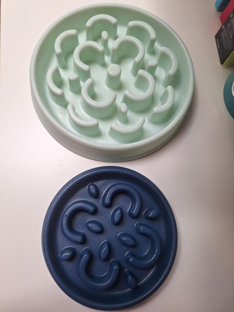 Set van 2 antischrokbakjes/slow feeders voor honden & katten, Dieren en Toebehoren, Ophalen of Verzenden, Zo goed als nieuw