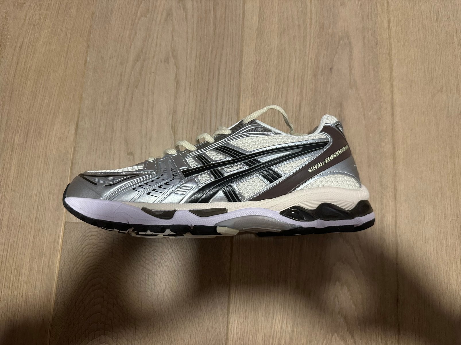 Asics Kayano 14 Maat 44, Neuf, Enlèvement ou Envoi, Brun, Baskets