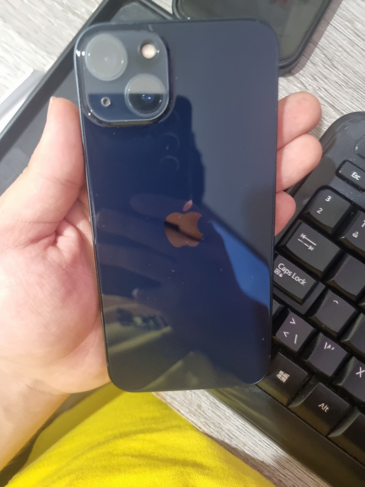 Batterie de 128 Go pour iPhone 13 83 %, Télécoms, IPhone 13, Protecteur d'écran, Comme neuf, Enlèvement