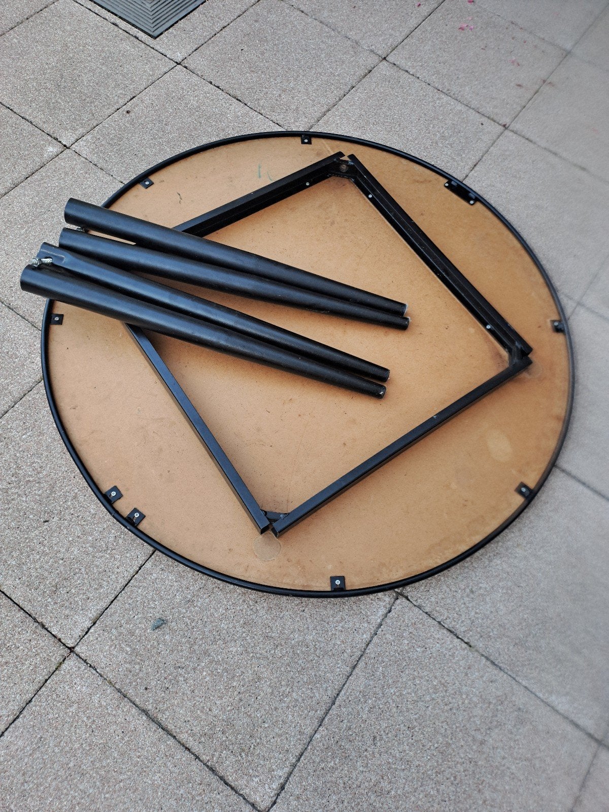 Sterke ronde eettafel, Ophalen