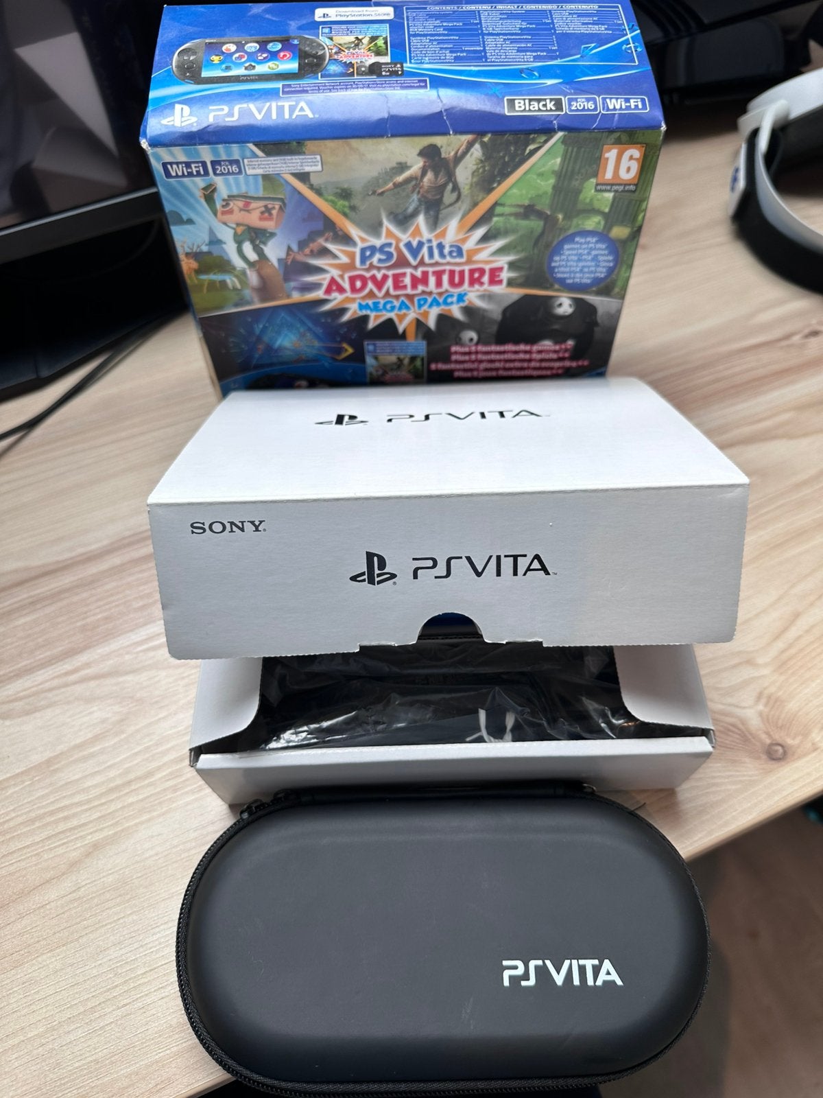Jailbreaked PS vita te koop, Games en Spelcomputers, Ophalen of Verzenden, Zo goed als nieuw, Zwart, Met games