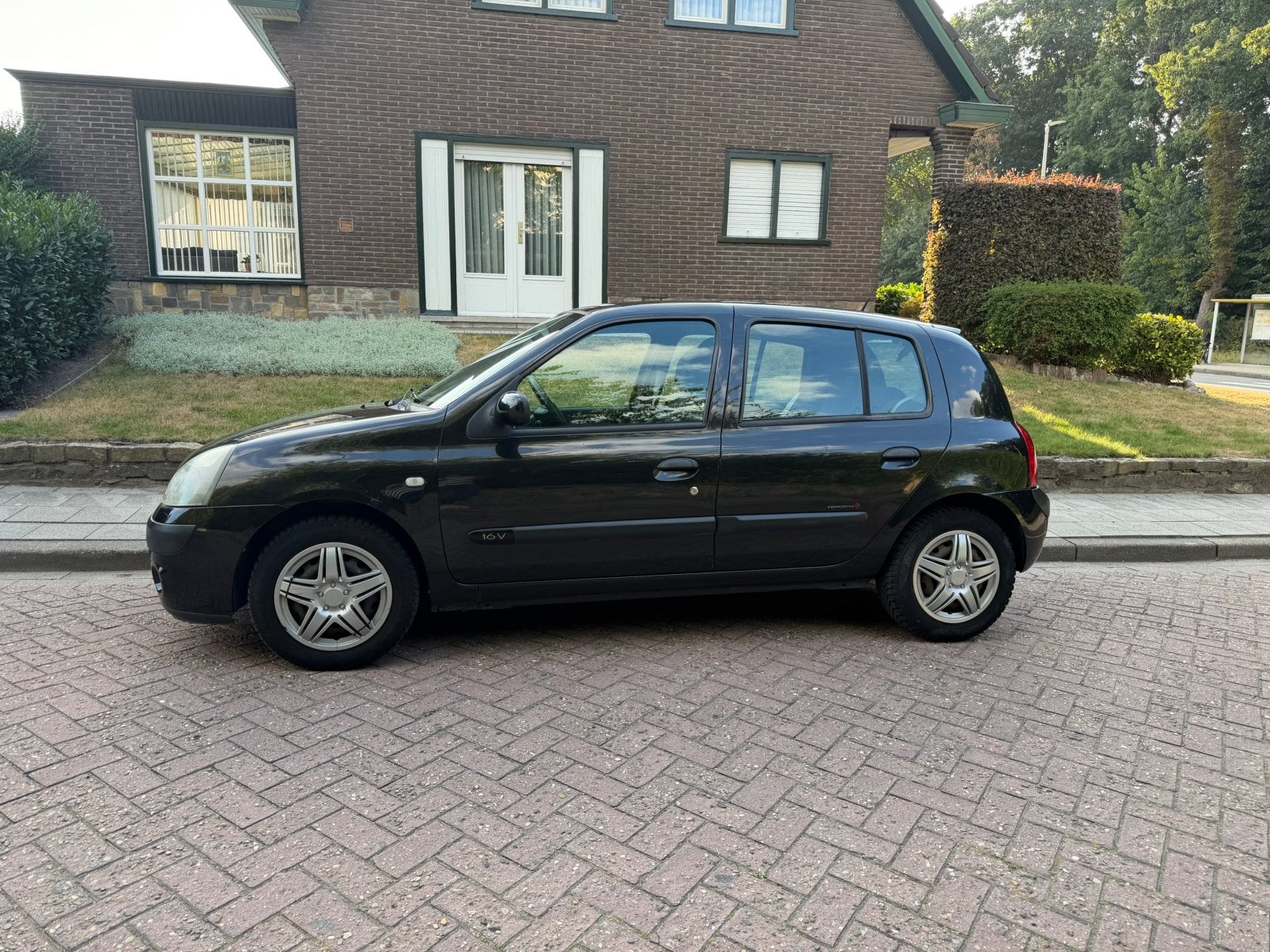 Renault Clio 1.2i benzine AUTOMAAT 065000km 5deur gekeurd, Auto's, Automaat, https://public.car-pass.be/vhr/e7222b5a-4d9f-4a77-975d-a514bbf3f2ae