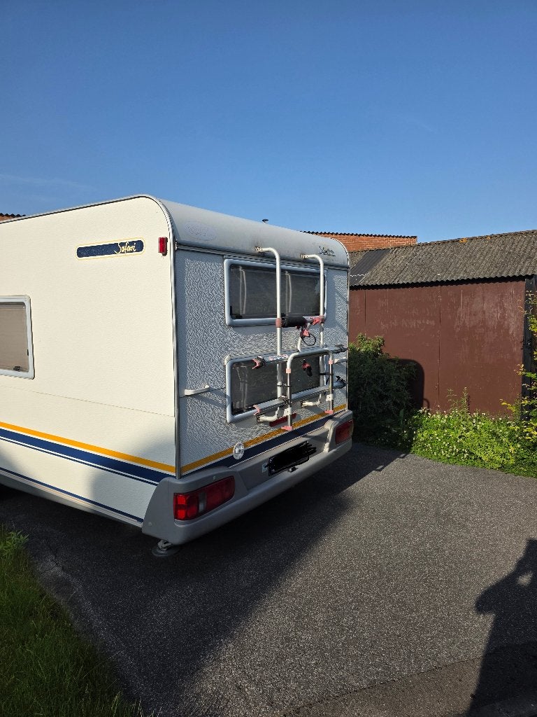 Caravane pour 6 personnes, 6 à 7 mètres, Jusqu'à 6, Particulier, 1250 - 1500 kg